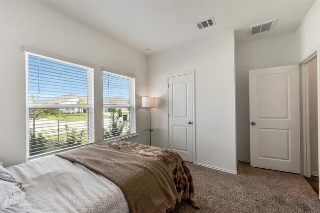 Building Photo - 4985 Blue Beetle Rdg Dr