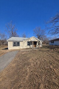 Building Photo - Clean 3 Bed Home - Available Now - Includes Stove & Refrigerator