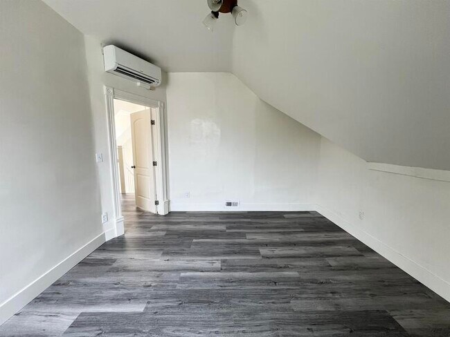 Building Photo - 615 S 900 E
