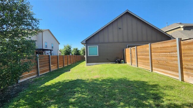 Building Photo - 8717 Blaze Dr