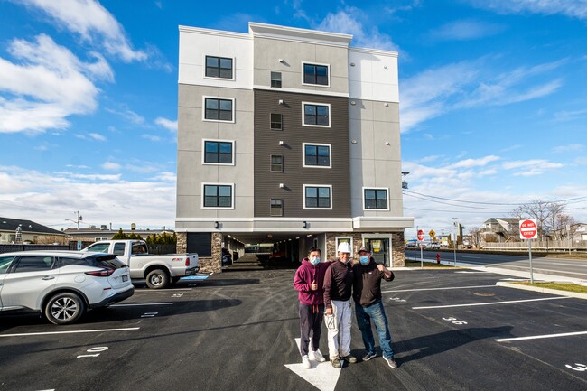 Building Photo - 450 American Legion Hwy