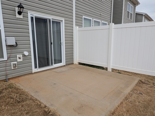 Building Photo - 2 Planters Pl