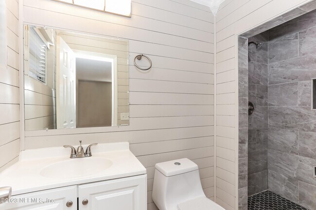 Building Photo - 6215 Pine Cove Ln