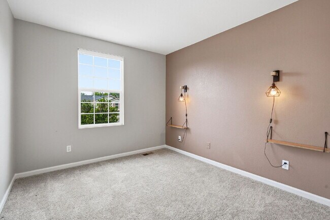 Building Photo - Welcome to this well-maintained 4-bedroom home in the heart of Thornton!