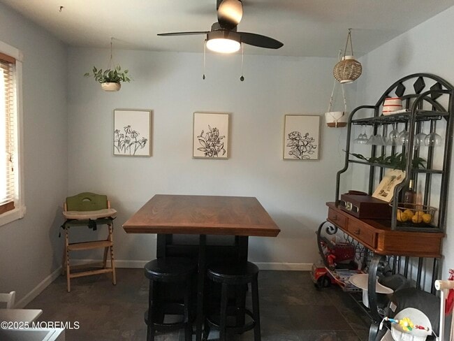 Building Photo - 185 Clubhouse Dr