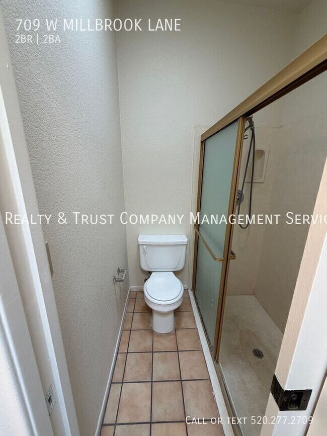 Building Photo - 709 W Millbrook Ln