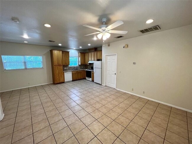 Building Photo - 5403 Evans Ave