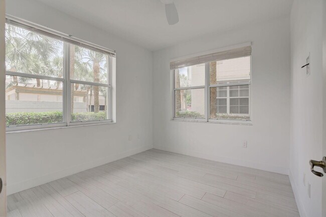 Building Photo - 1140 University Blvd