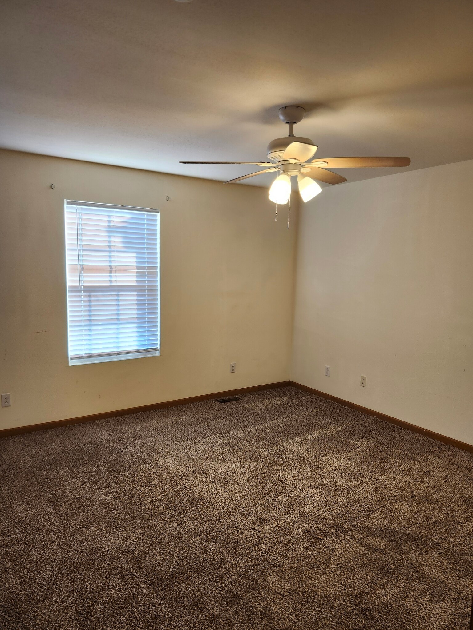 Building Photo - 28 Peartree Ln