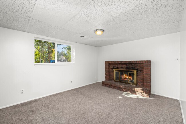 Building Photo - 6585 S 5135 W