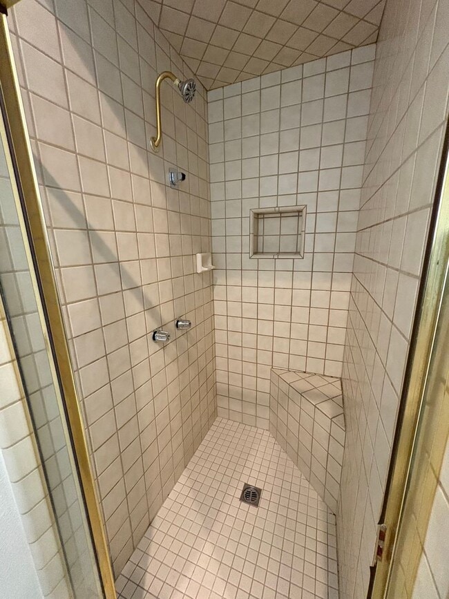 Building Photo - Entertainer delight rental home located in ''The Lakes'' subdivision Coming soon *Private Showing...