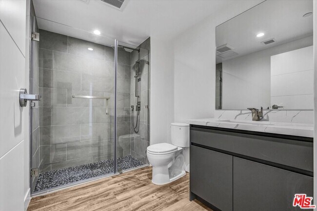 Building Photo - 1537 S Wilton Pl