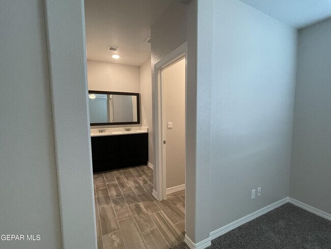 Building Photo - 6009 Hidden Clove Ct