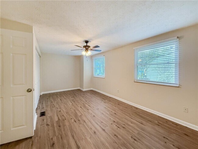 Building Photo - 1884 Shenandoah Valley Ln SE