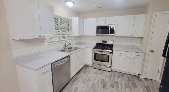 Building Photo - 6543 Coventry Dr