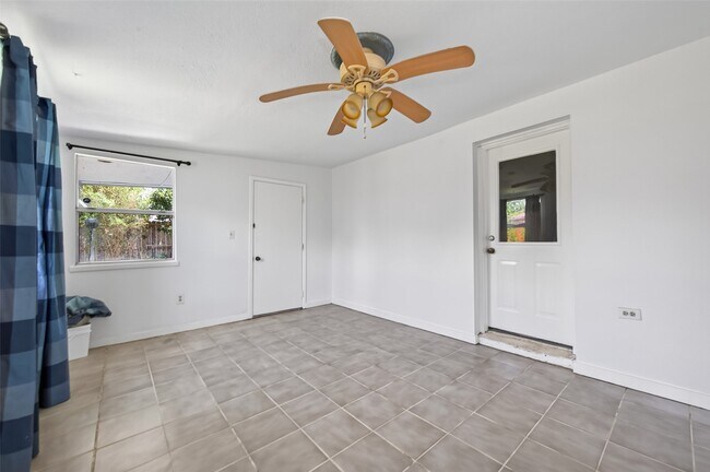 Building Photo - 12214 Doe Meadow Dr