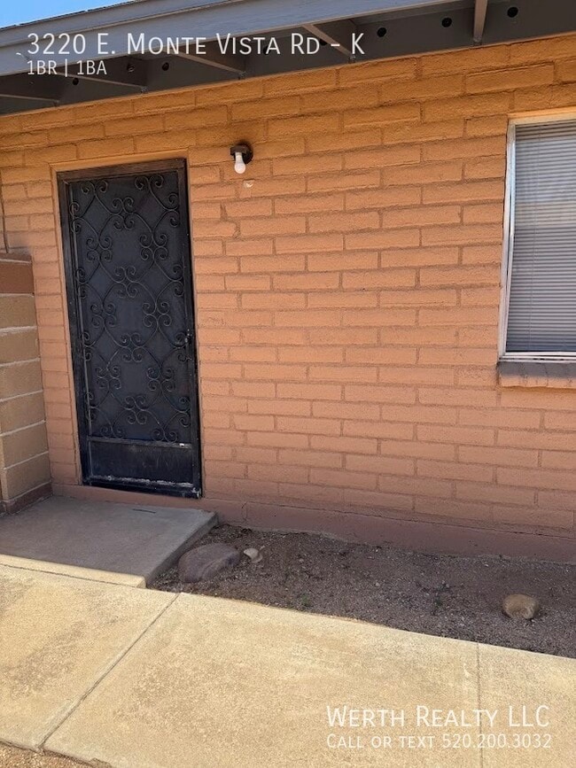 Building Photo - 3220 E Monte Vista Dr
