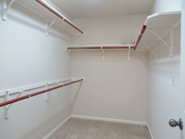 Building Photo - 3 Bedroom 2 Bathroom Villages of Berry Cre...