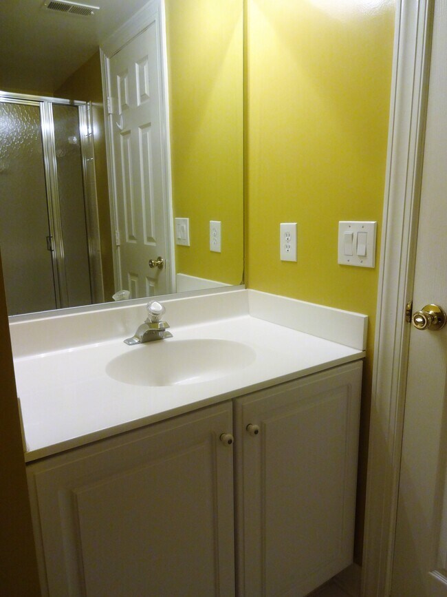 Building Photo - 2222 Journet Dr