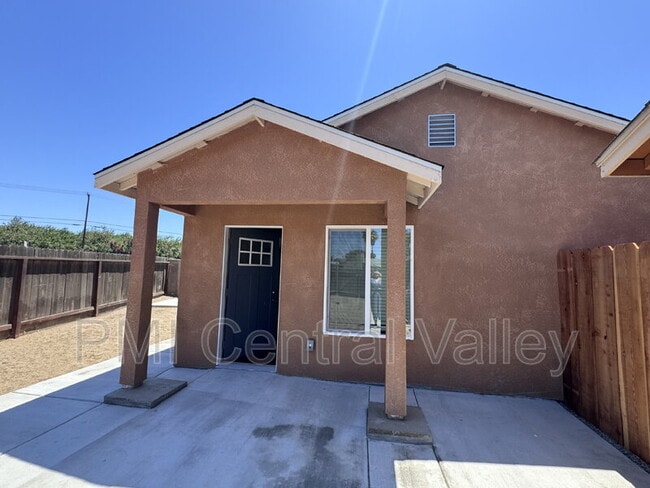Primary Photo - 5034 John Wayne Dr