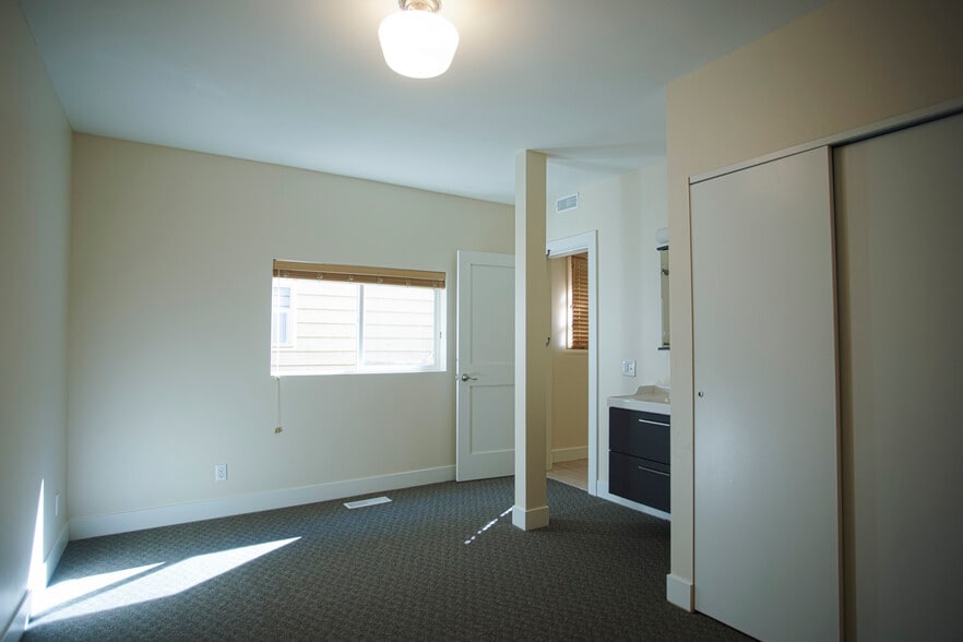 South east view room - 3008 NE 117th St