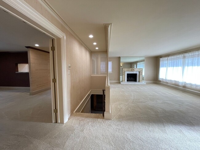 Building Photo - Gorgeous Mid-Century Modern Home Adjacent to BYU