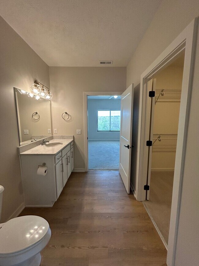 Building Photo - Elkhorn Landing Rentals (20605 Elkhorn Dr.)