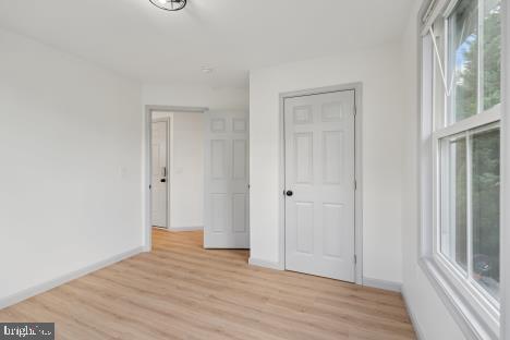 Building Photo - 9 W Hinckley Ave