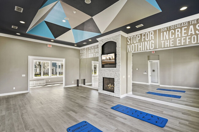 Building Photo - The Club At Town Center