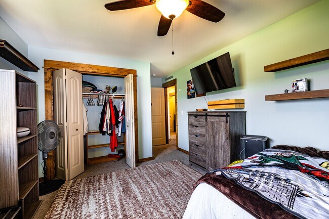Building Photo - Beautiful home in Ryen Glenn with Fantasti...
