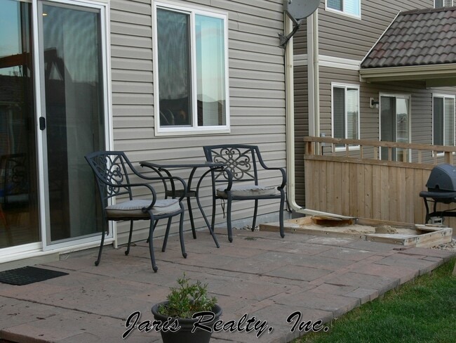 Building Photo - Immaculate just update  in the 4BR The Meadows