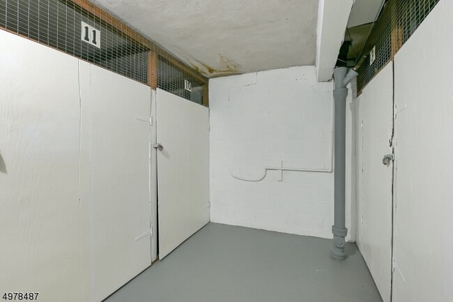 Building Photo - 565 Grove St