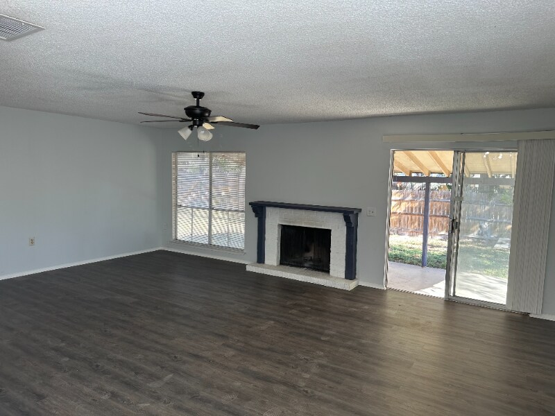 Building Photo - 4735 El Vedado St