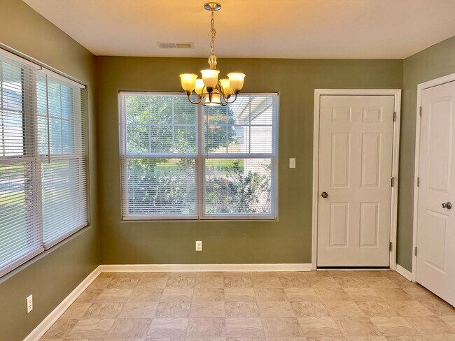 Building Photo - 2029 Drummond Dr
