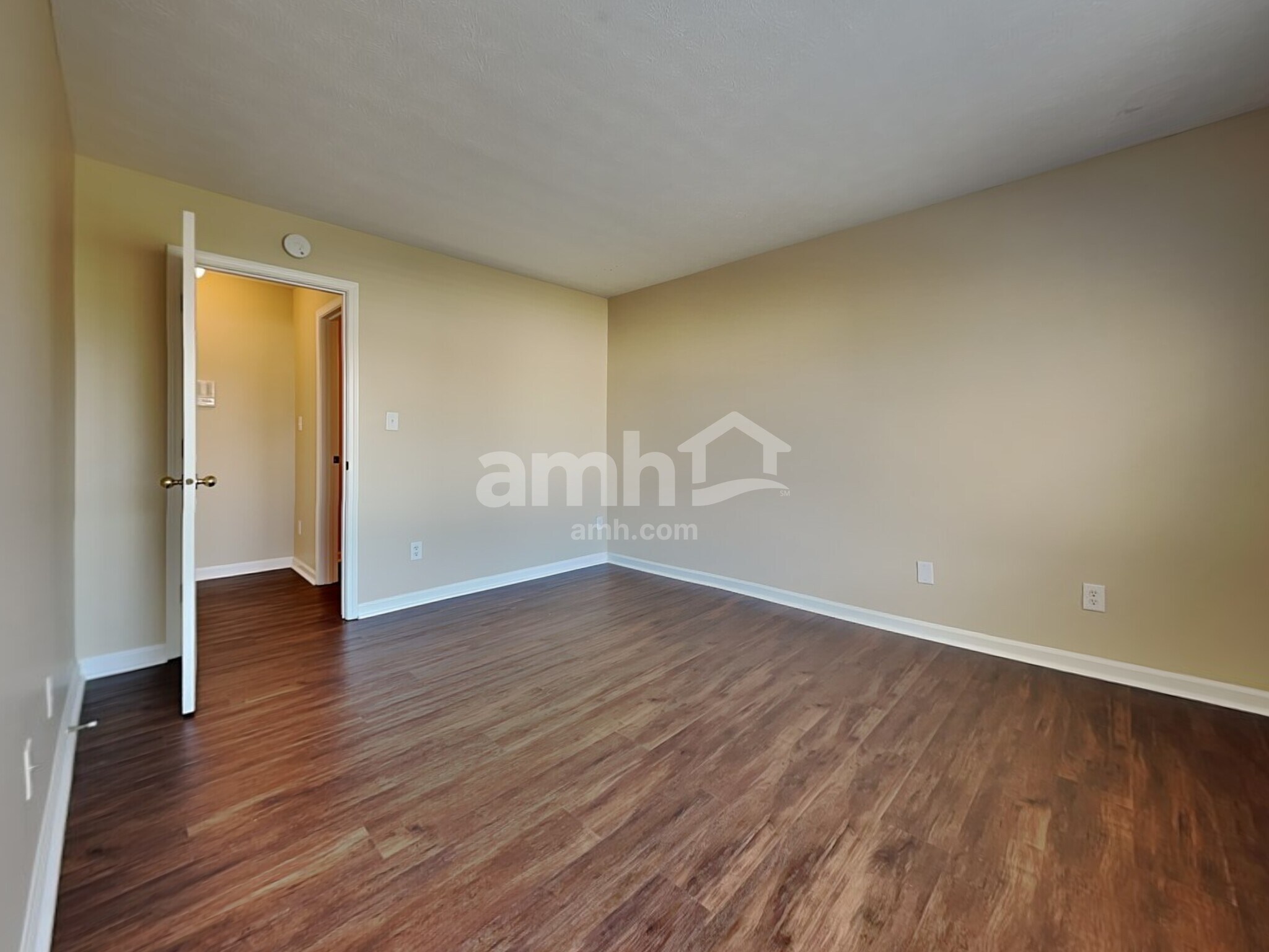 Building Photo - 3207 Creekshore Dr