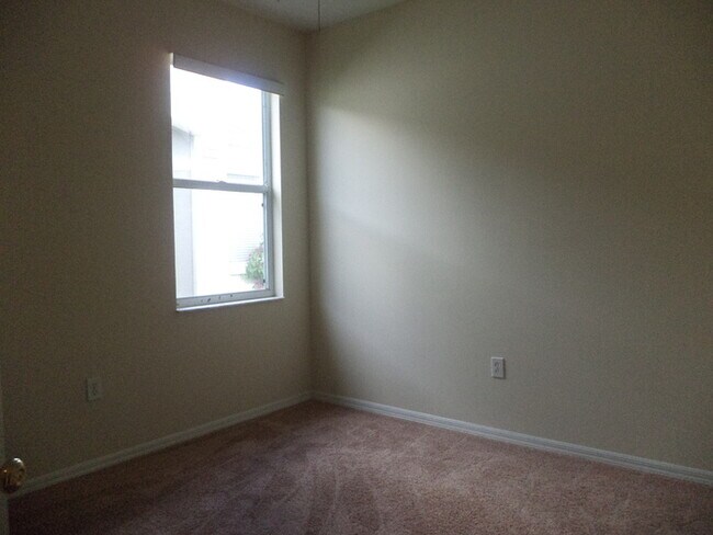 Building Photo - MEADOW POINTE - LONGLEAF
