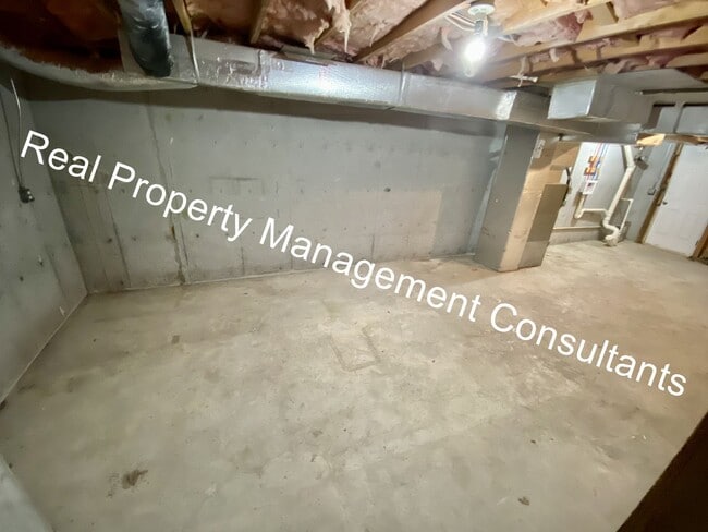 Building Photo - Redbud Ridge 7