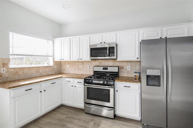 Building Photo - 1241 El Camino Village Dr