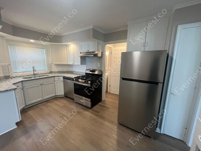 Building Photo - 2820 Winsted Dr