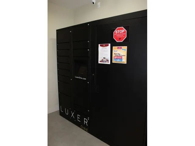 Building Photo - 551 NE 39th St