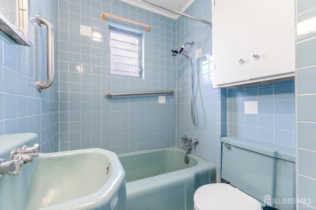 Building Photo - 1283 Englishtown Rd