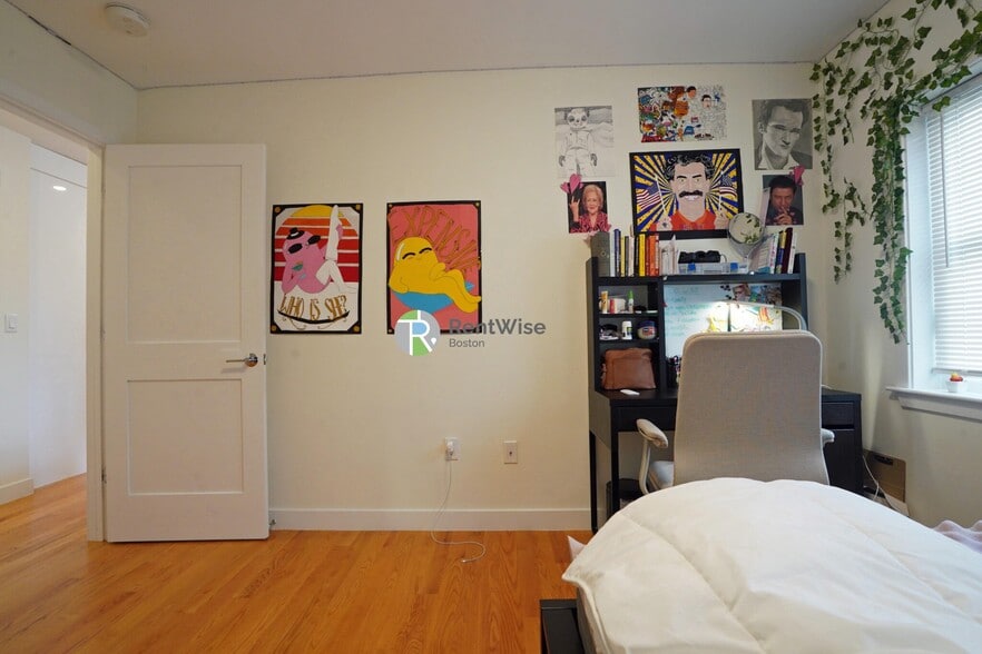 Building Photo - 15 Kelley Ct