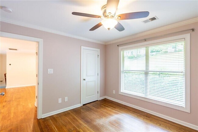 Building Photo - 3014 Skyland Dr NE
