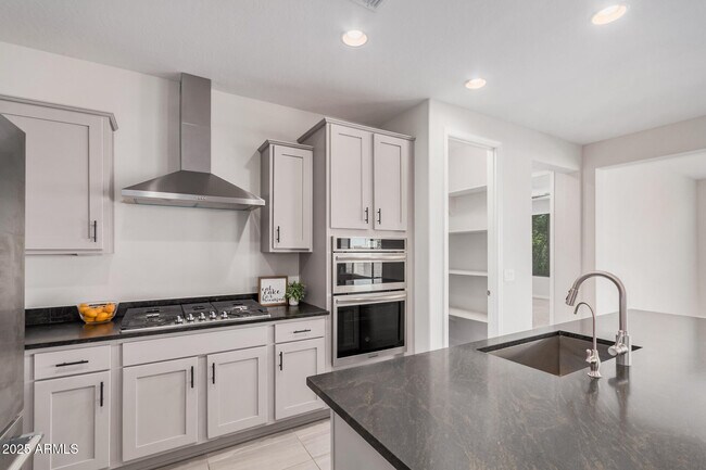 Building Photo - 8828 W Palo Verde Dr