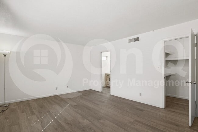 Building Photo - 9300 E Kalil Dr