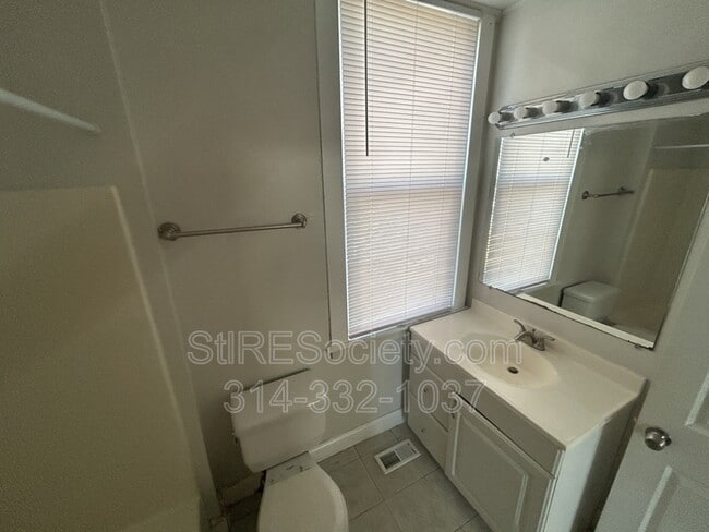 Building Photo - 227 Dover St