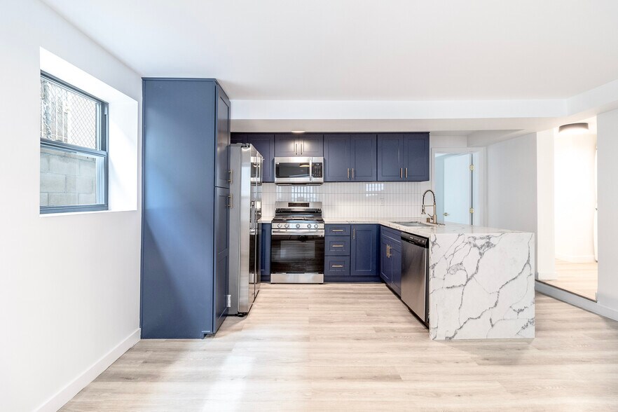 Building Photo - 950 Havenhurst Dr