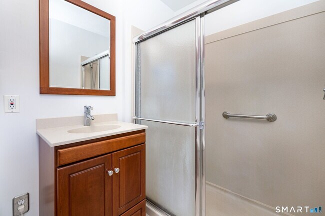 Building Photo - 428 Maple St