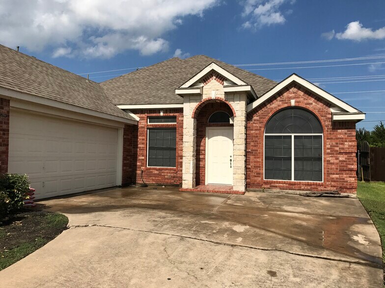 Building Photo - 903 Redbud Dr