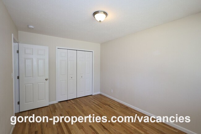 Building Photo - SE Garrett Dr - Milwaukie 3 bedroom with hardwood floors